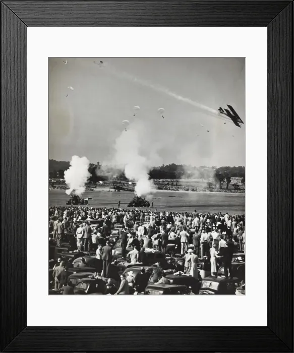 Framed Print : Parachustists Attacking the Airfield During a Hendon Fly? Framed Print : Parachustists Attacking the Airfield During a Hendon Fly?