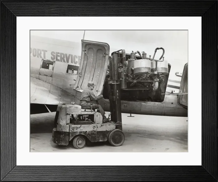 Framed Print : Douglas DC-3 / C-47 Dakota Framed Print : Douglas DC-3 / C-47 Dakota