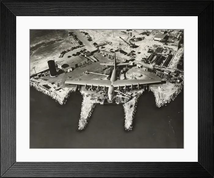 Framed Print : Hughes H-4 Hercules / Spruce Goose Framed Print : Hughes H-4 Hercules / Spruce Goose