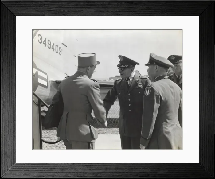 Framed Print : Douglas DC-3 / C-47 Dakota Framed Print : Douglas DC-3 / C-47 Dakota