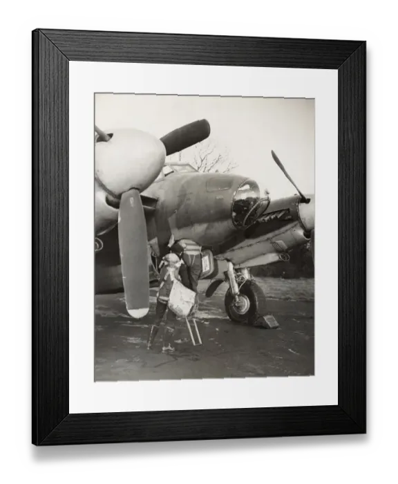 Framed Print : de Havilland DH-98 Mosquito Framed Print : de Havilland DH-98 Mosquito