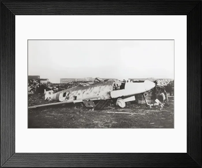 Framed Print : Messerschmitt Me-262 Schwalbe Framed Print : Messerschmitt Me-262 Schwalbe