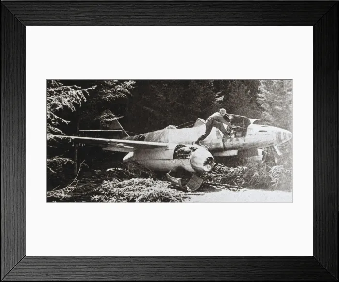 Framed Print : Messerschmitt Me-262 Schwalbe Framed Print : Messerschmitt Me-262 Schwalbe