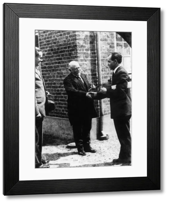 Framed Print : Australian Born Sqn Ldr Herbert (Bert) John Louis Hinkle? Framed Print : Australian Born Sqn Ldr Herbert (Bert) John Louis Hinkle?