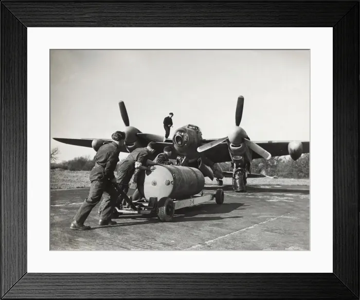 Framed Print : de Havilland DH-98 Mosquito Framed Print : de Havilland DH-98 Mosquito