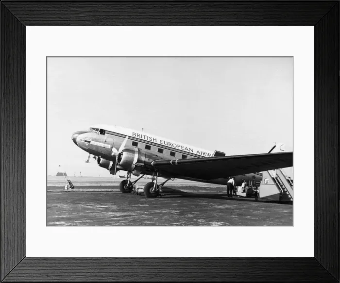 Framed Print : Douglas DC-3 Framed Print : Douglas DC-3
