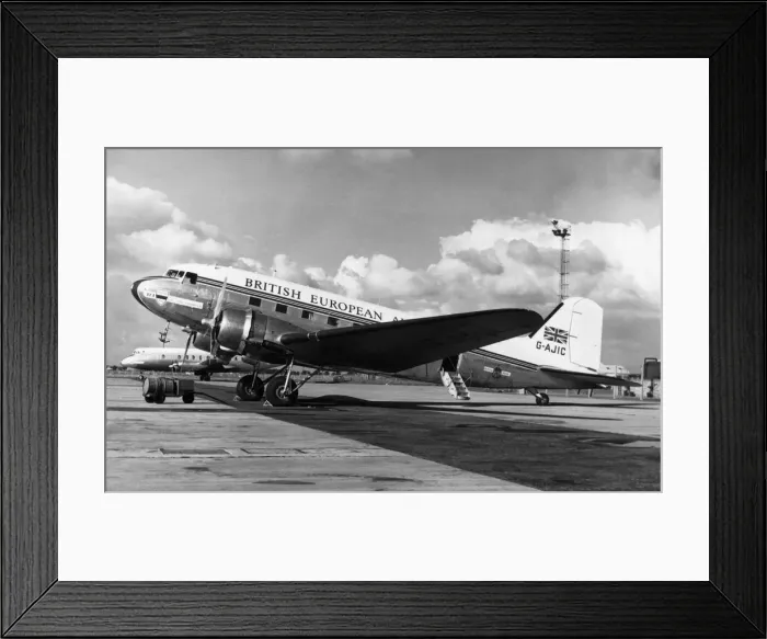 Framed Print : Douglas DC-3 Framed Print : Douglas DC-3