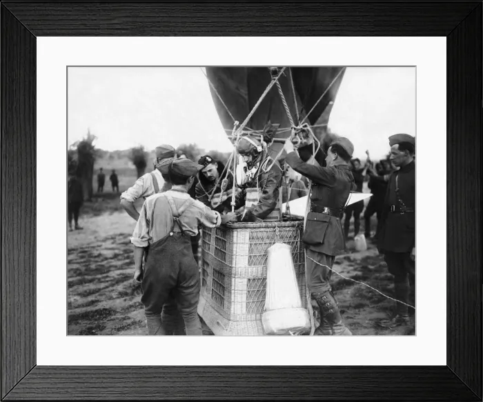 Framed Print : Pilot and Observer in the Basket of an Allied Observatio? Framed Print : Pilot and Observer in the Basket of an Allied Observatio?