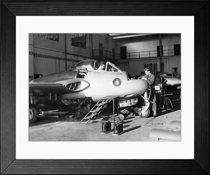 Framed Print : de Havilland DH-100 Vampire