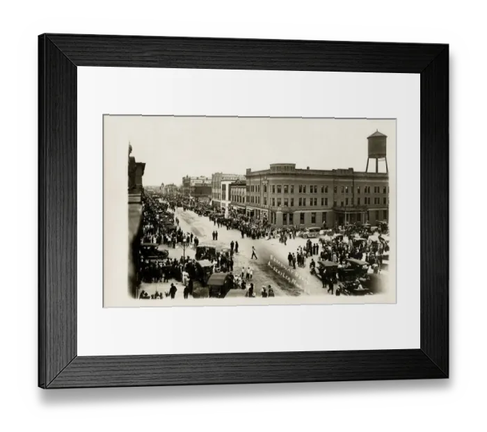 Framed Print : North Broadway Avenue, Albert Lea, Minnesota, USA Framed Print : North Broadway Avenue, Albert Lea, Minnesota, USA