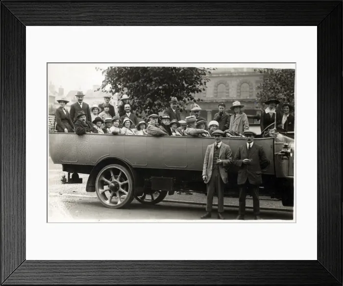 Framed Print : Charabanc day trip run by R. Chisnell & Sons to Sydenham
