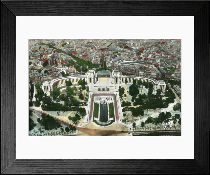 Framed Print : Paris, France - Palais de Chaillot viewed from Eiffel Tower Framed Print : Paris, France - Palais de Chaillot viewed from Eiffel Tower