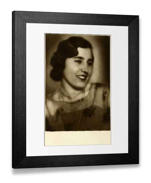 Framed Print : Portrait photograph by Willi Pollak of Mizzi Langalka (?) Framed Print : Portrait photograph by Willi Pollak of Mizzi Langalka (?)