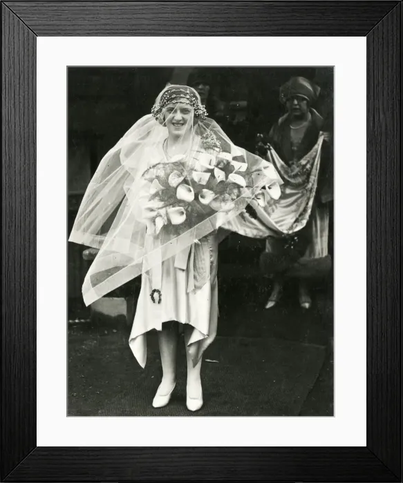 Framed Print : A British Bride with veil, bouquet and train Framed Print : A British Bride with veil, bouquet and train
