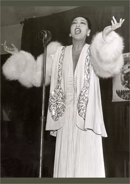 Josephine Baker singing to British Factory Workers