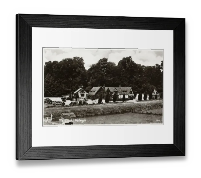 Framed Print : The Clock road house, Welwyn, Herts 1920s Framed Print : The Clock road house, Welwyn, Herts 1920s