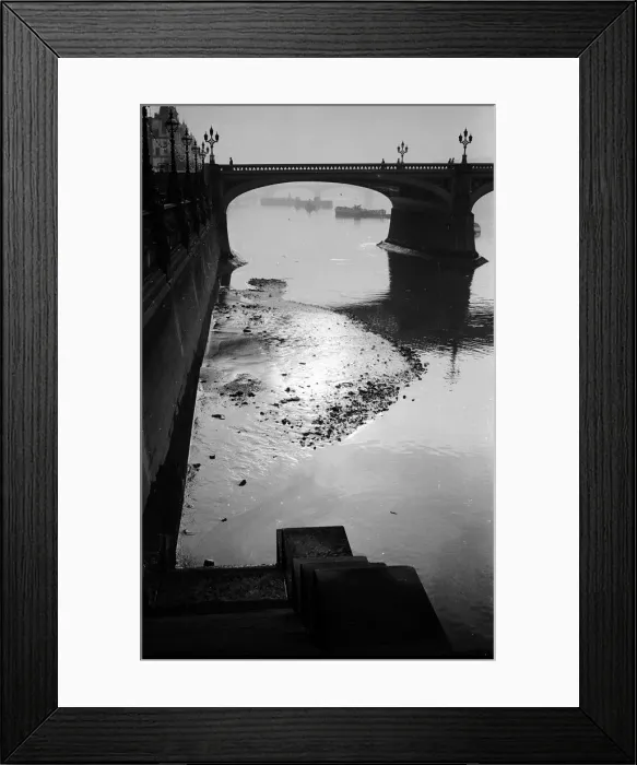 Framed Print : Bridges over the River Seine, Paris, France Framed Print : Bridges over the River Seine, Paris, France