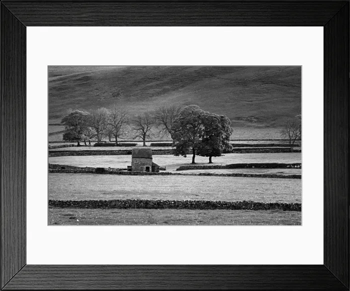 Framed Print : Peak District, Derbyshire, stone barn Framed Print : Peak District, Derbyshire, stone barn