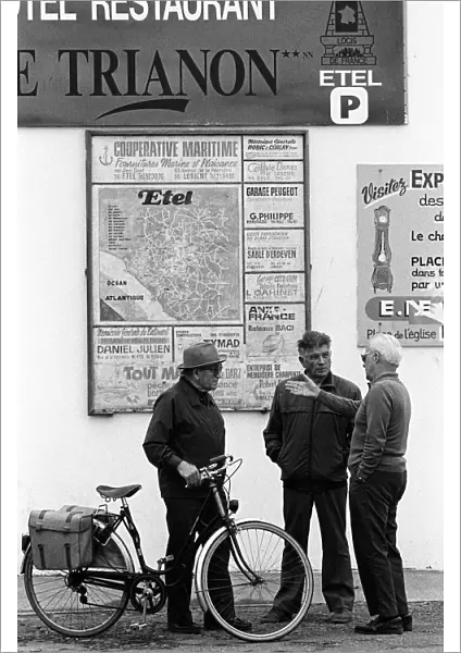 Three men Etel, France