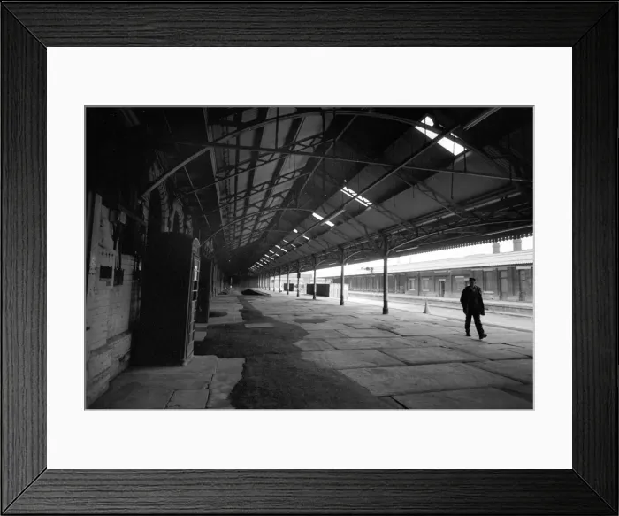 Framed Print : Wolverhampton Low Level station - 2 Framed Print : Wolverhampton Low Level station - 2