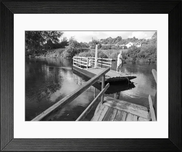 Framed Print : River Severn ferry sisters - 2 Framed Print : River Severn ferry sisters - 2