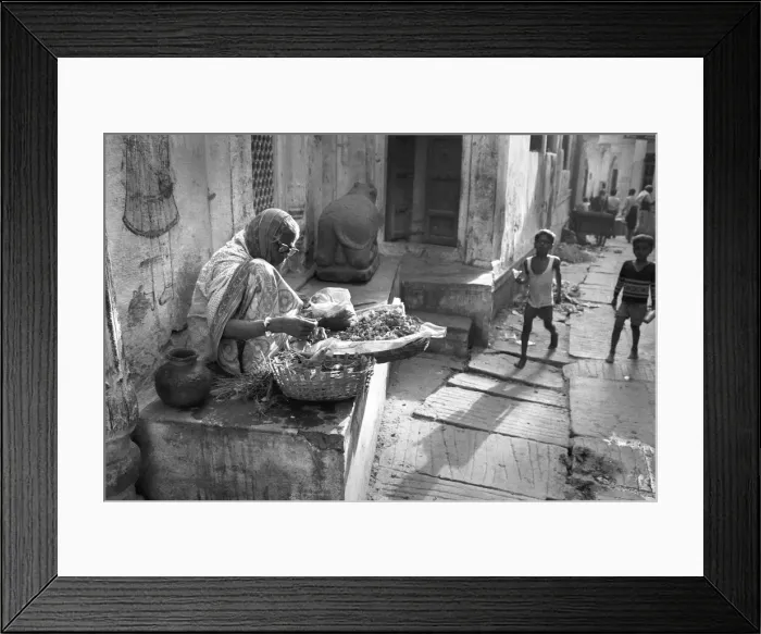 Framed Print : Marigold seller, India Framed Print : Marigold seller, India