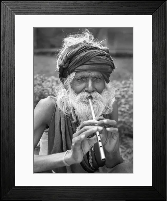 Framed Print : Man playing tin whistle, Agra, India - 2 Framed Print : Man playing tin whistle, Agra, India - 2