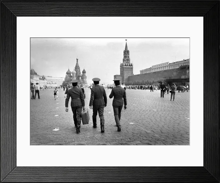 Framed Print : Russian soldiers in Red Square, Moscow Framed Print : Russian soldiers in Red Square, Moscow