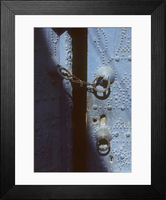 Framed Print : Blue door with chain, Nefta, Tunisia Framed Print : Blue door with chain, Nefta, Tunisia