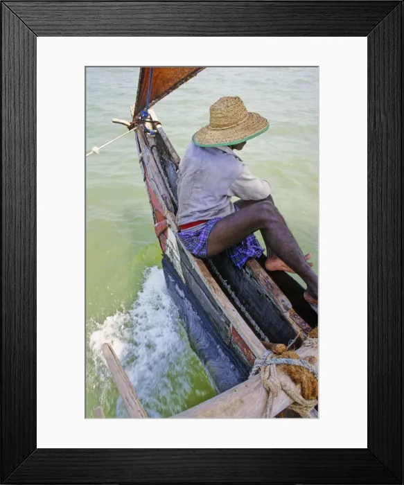 Framed Print : Sri Lankan fisherman in outrigger boat - 2 Framed Print : Sri Lankan fisherman in outrigger boat - 2