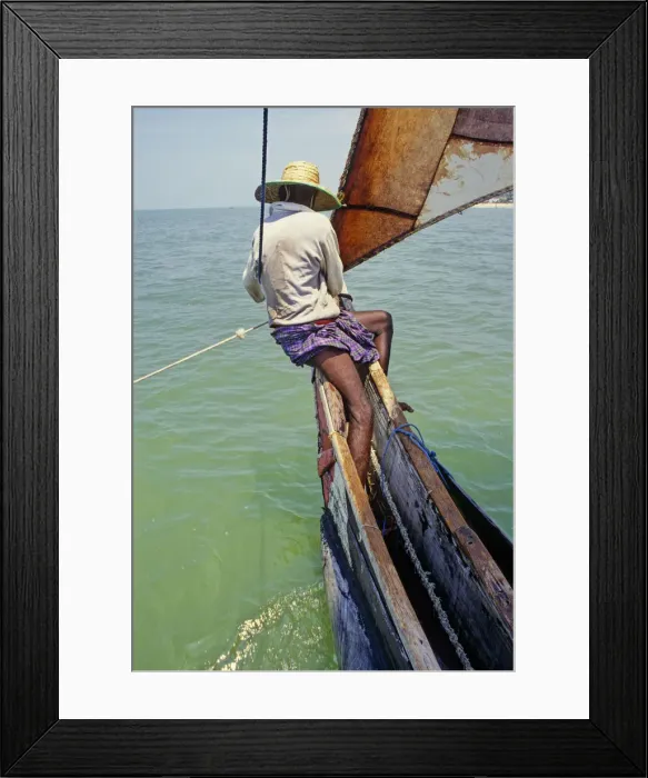 Framed Print : Sri Lankan fisherman in outrigger boat - 3 Framed Print : Sri Lankan fisherman in outrigger boat - 3