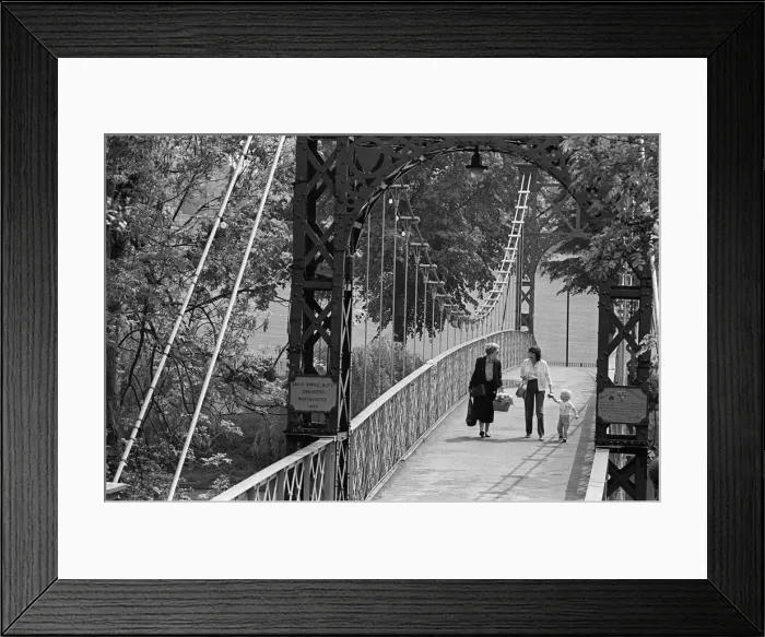 Framed Print : Porthill Bridge over the River Severn, Shrewsbury, Shropshir Framed Print : Porthill Bridge over the River Severn, Shrewsbury, Shropshir