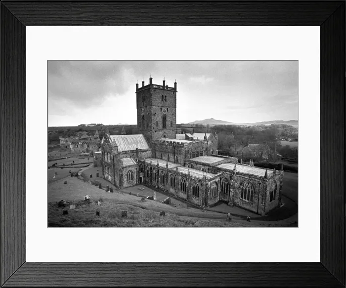 Framed Print : St Davids Cathedral, Pembrokeshire, South Wales Framed Print : St Davids Cathedral, Pembrokeshire, South Wales