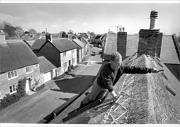 Thatcher working on Somerset cottage -2