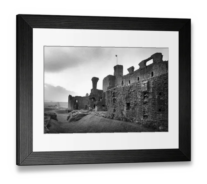 Framed Print : Ruins of Middleham Castle in Middleham, Wensleydale Framed Print : Ruins of Middleham Castle in Middleham, Wensleydale