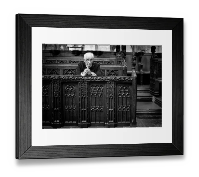 Framed Print : An elderly minister sits to pray in Bath Abbey, England Framed Print : An elderly minister sits to pray in Bath Abbey, England