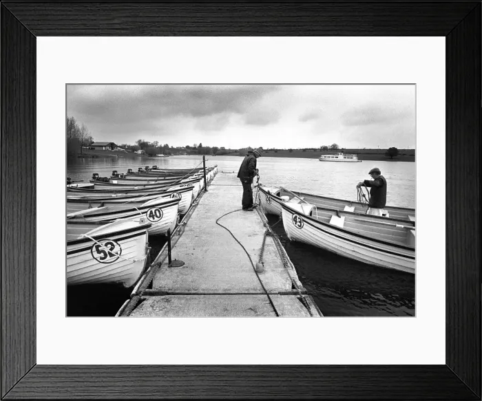 Framed Print : Attendants prepare hire boats on Rutland Water, Leics Framed Print : Attendants prepare hire boats on Rutland Water, Leics
