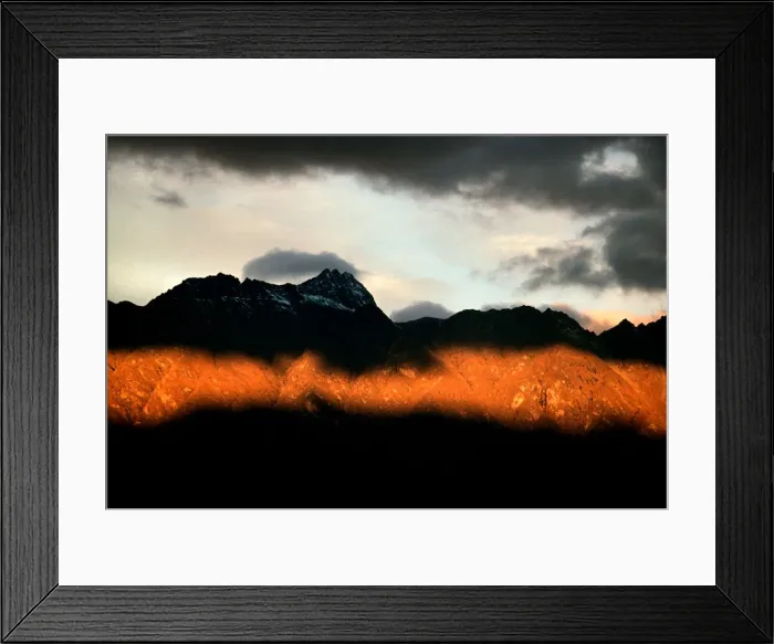 Framed Print : Dramatic light on the Cook range of mountains - New Zealand Framed Print : Dramatic light on the Cook range of mountains - New Zealand