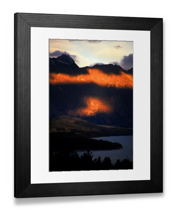 Framed Print : Dramatic light on the Cook range of mountains, New Zealand Framed Print : Dramatic light on the Cook range of mountains, New Zealand