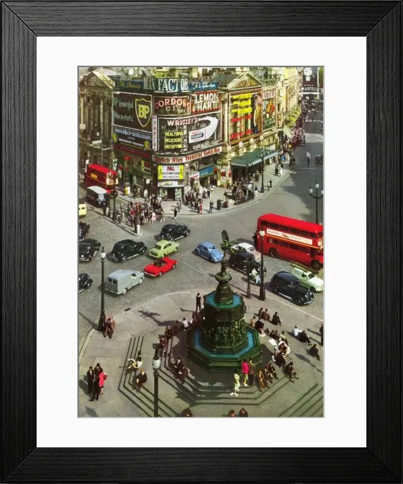 Framed Print : Piccadilly Circus, London Framed Print : Piccadilly Circus, London