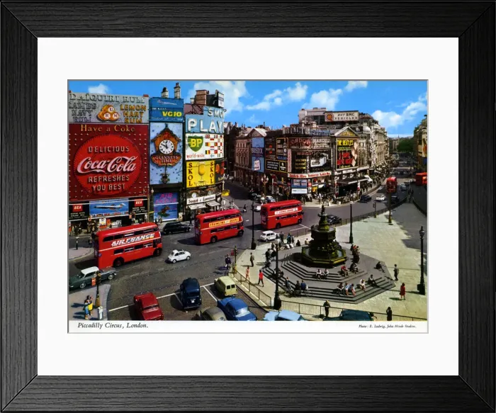 Framed Print : Piccadilly Circus, London Framed Print : Piccadilly Circus, London