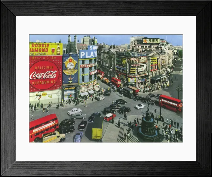 Framed Print : Piccadilly Circus, London Framed Print : Piccadilly Circus, London