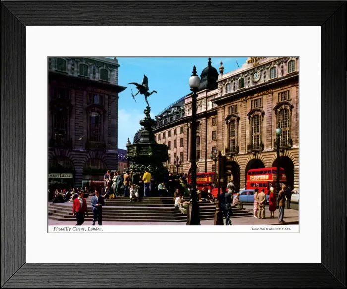 Framed Print : Piccadilly Circus, London Framed Print : Piccadilly Circus, London