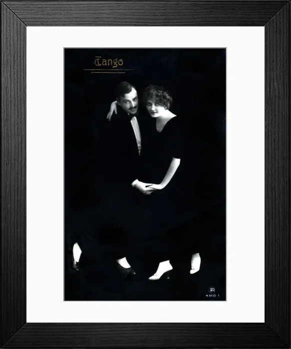 Framed Print : A stylish finely-dressed German couple dancing the Tango. Date: circa 1914 Framed Print : A stylish finely-dressed German couple dancing the Tango. Date: circa 1914