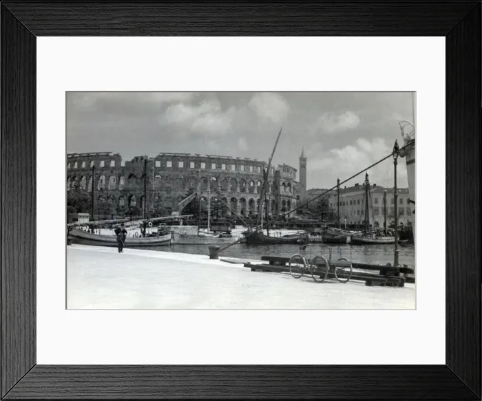 Framed Print : Croatia - Pula - The Roman Amphitheatre. The Arena is the only remaining Roman amphitheatre Framed Print : Croatia - Pula - The Roman Amphitheatre. The Arena is the only remaining Roman amphitheatre