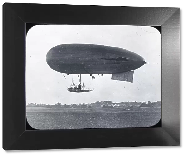 Army airship Beta, side view in flight