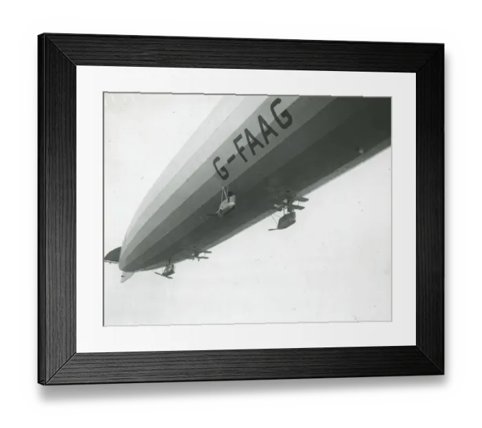 Framed Print : Under view of airship R. 33 (G-FaG) carrying aeroplanes Framed Print : Under view of airship R. 33 (G-FaG) carrying aeroplanes