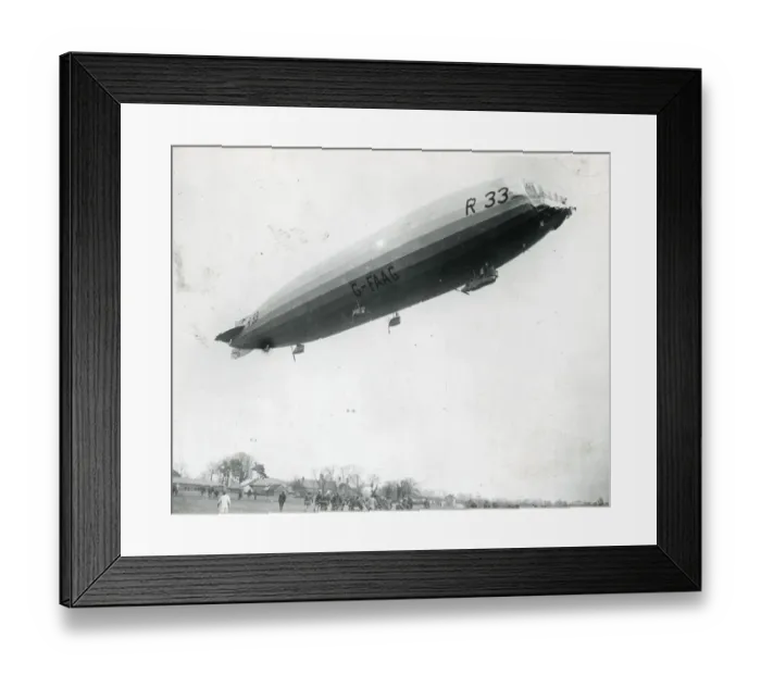 Framed Print : Side view of airship R. 33 (G-FaG) in flight Framed Print : Side view of airship R. 33 (G-FaG) in flight