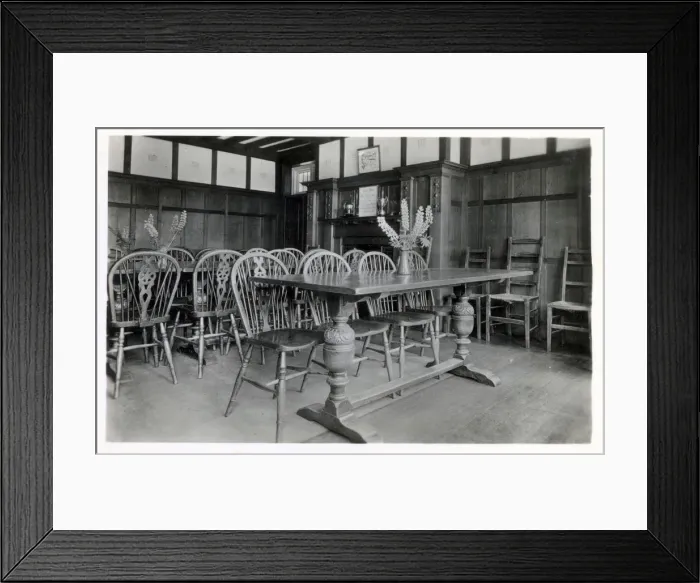 Framed Print : Woodland School, High Wycombe, Bucks - Dining Room. Date: 1940s Framed Print : Woodland School, High Wycombe, Bucks - Dining Room. Date: 1940s