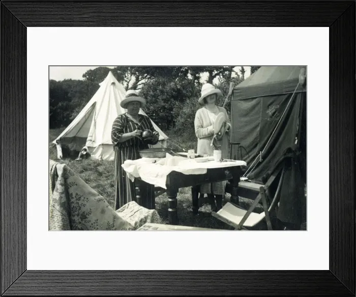 Framed Print : Washing up after breakfast (2 / 2) Framed Print : Washing up after breakfast (2 / 2)